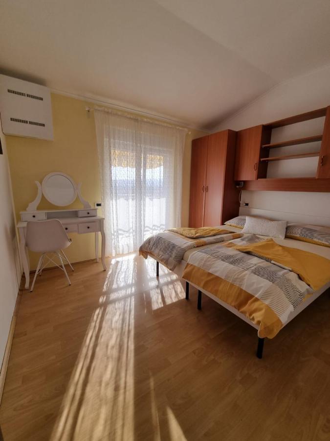 Apartments Jann Krk Town Esterno foto